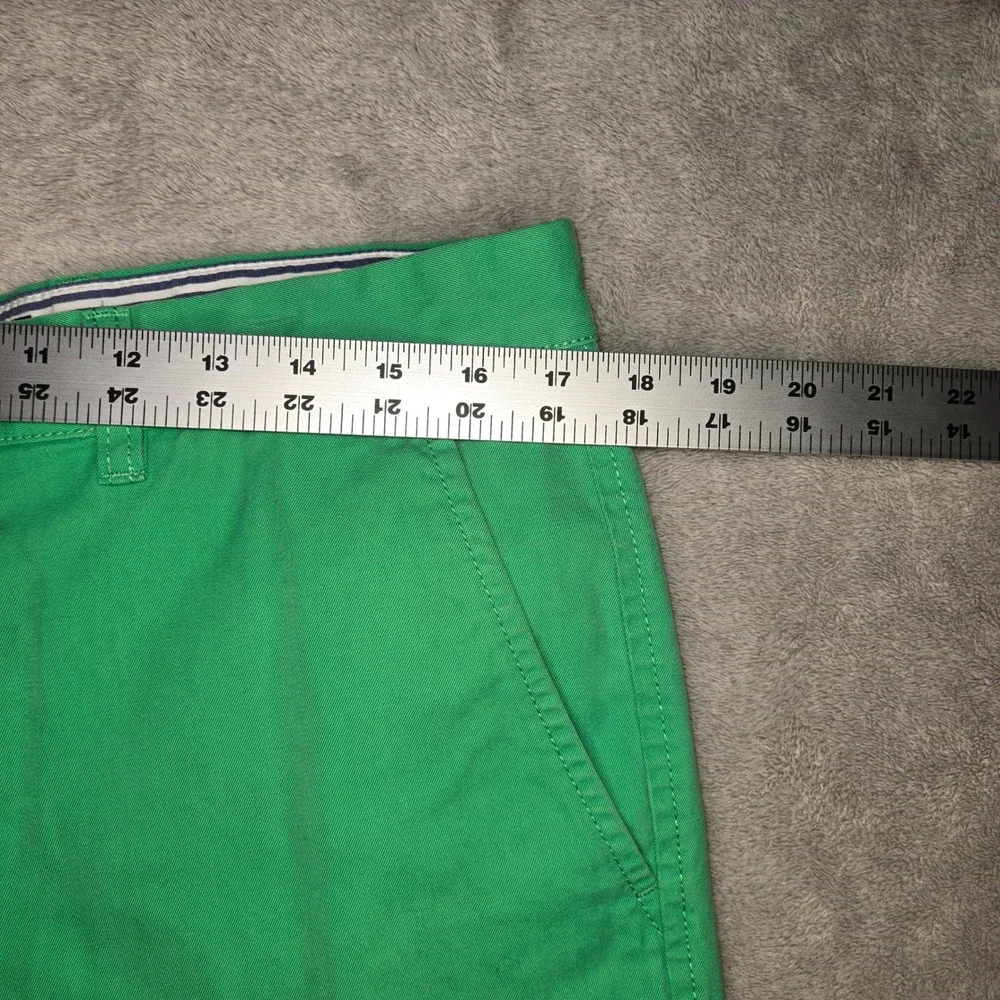 Tommy Hilfiger Mens Green Chino Shorts Size 34 Flat Front Cotton Twill Casual